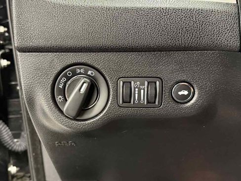 Used 2019 Chrysler 300 Touring w/ Sport Appearance Package image 18