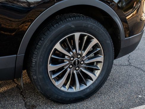 Used 2023 Lincoln Nautilus AWD w/ Premium Package image 6