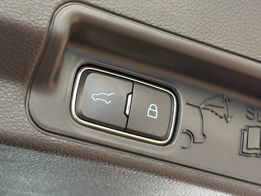 Used 2024 Ford Explorer XLT w/ Equipment Group 202A AWD/4WD image 14