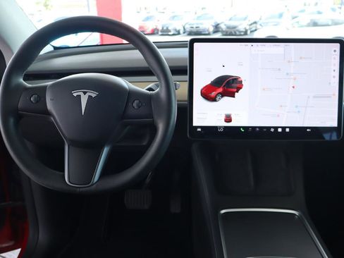 Used 2021 Tesla Model Y Long Range image 17