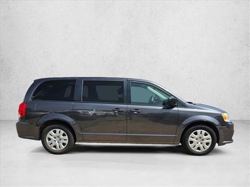 Used 2019 Dodge Grand Caravan SE w/ UConnect Hands-Free Group FWD image 5