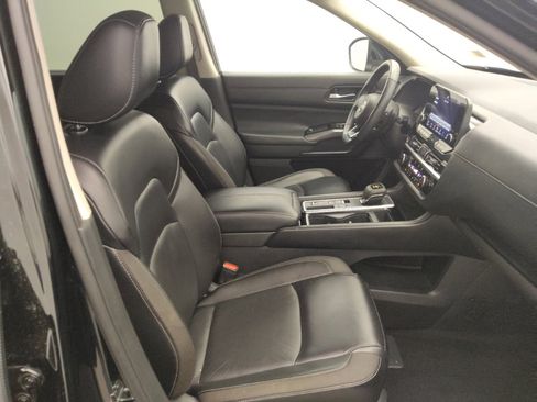 Used 2023 Nissan Pathfinder SL w/ Cargo Package FWD image 19
