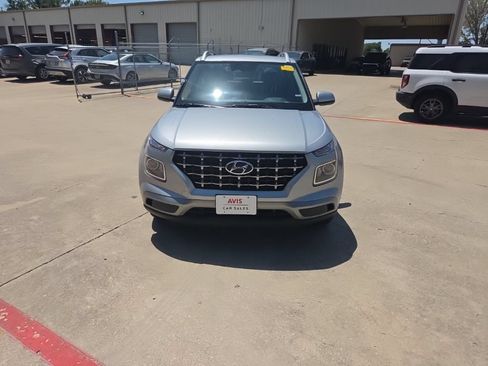 Used 2025 Hyundai Venue SEL FWD image 5