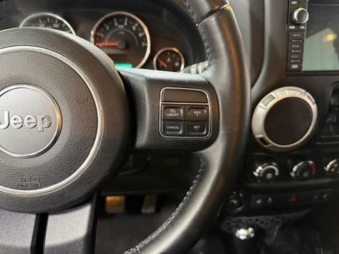 Used 2017 Jeep Wrangler Unlimited Sahara w/ Connectivity Group AWD/4WD image 15