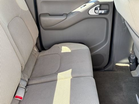 Used 2009 Nissan Frontier SE w/ SE Value Truck Pkg RWD image 11