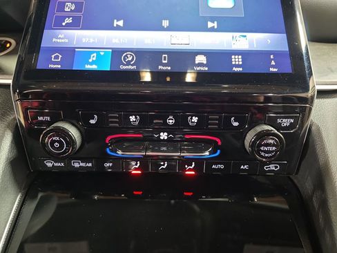 Used 2024 Jeep Grand Cherokee L Limited w/ Luxury Tech Group II image 23