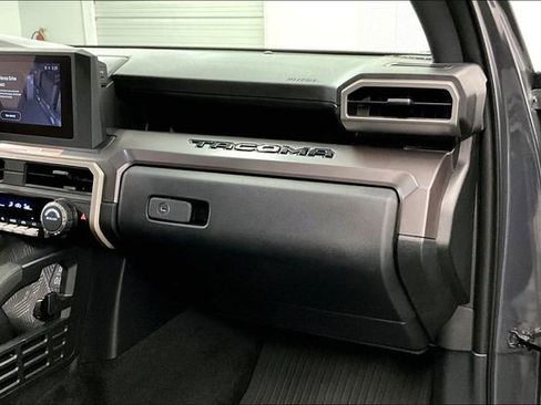Used 2024 Toyota Tacoma SR5 AWD/4WD image 19
