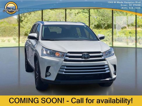 Used 2019 Toyota Highlander XLE FWD image 2