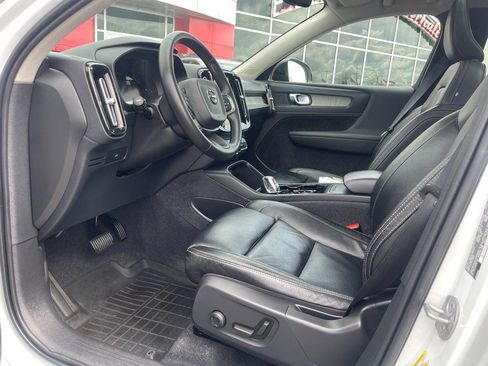Used 2023 Volvo XC40 B5 Plus AWD/4WD image 52