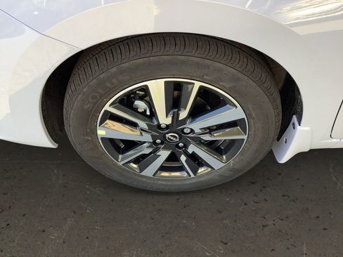 Used 2025 Nissan Versa SV w/ Trunk Package image 10