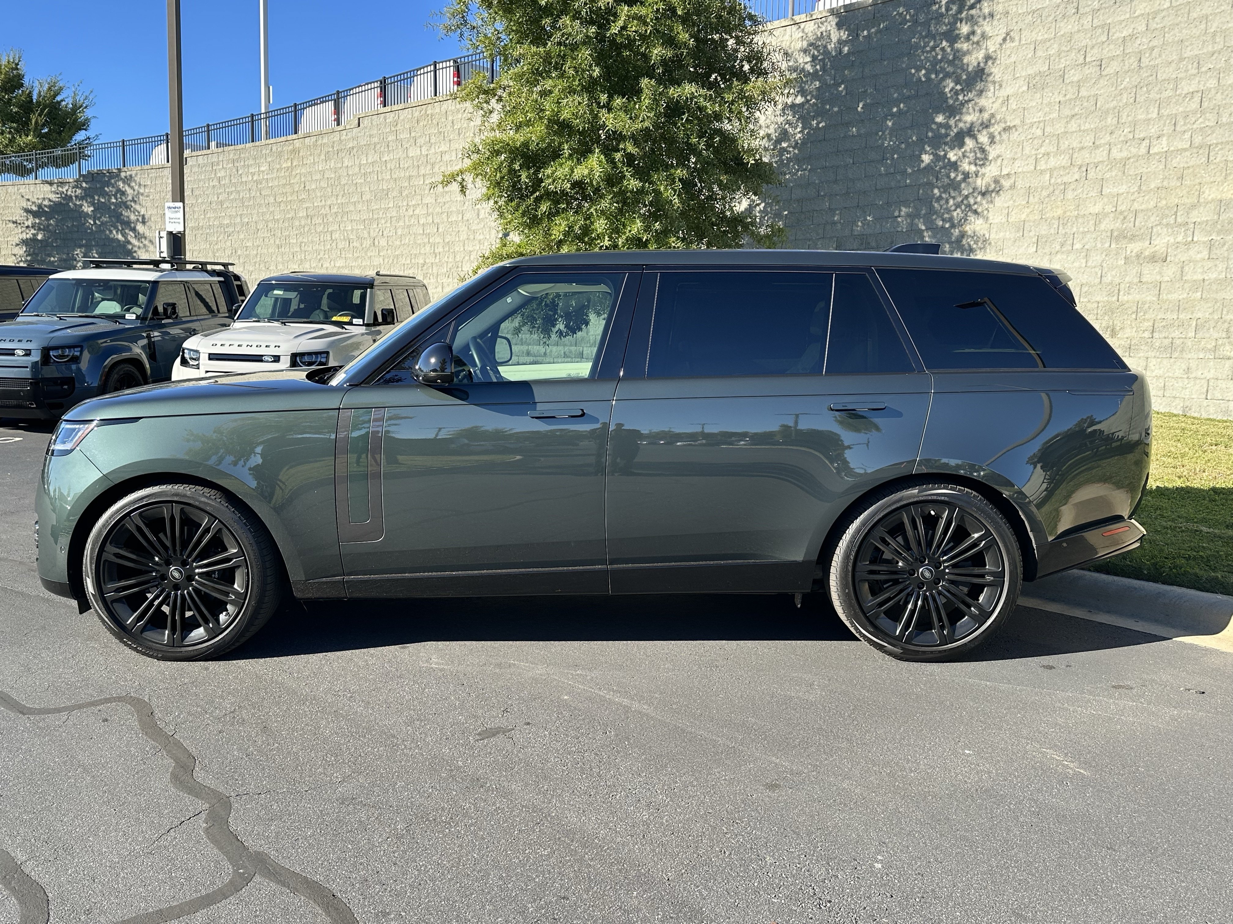 Used 2024 Land Rover Range Rover Long Wheelbase SE AWD/4WD image 4