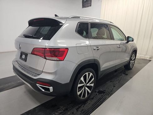 Used 2023 Volkswagen Taos SE FWD image 5