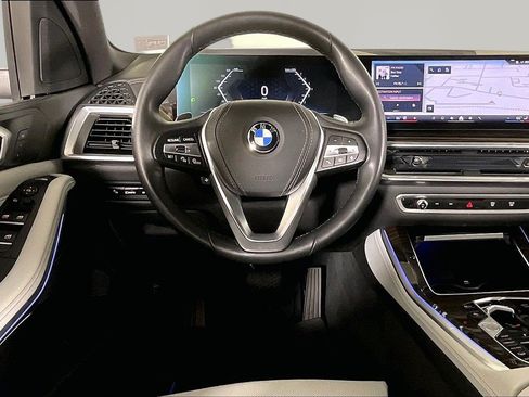Certified 2024 BMW X5 xDrive40i w/ Parking Assistance Package AWD/4WD image 8
