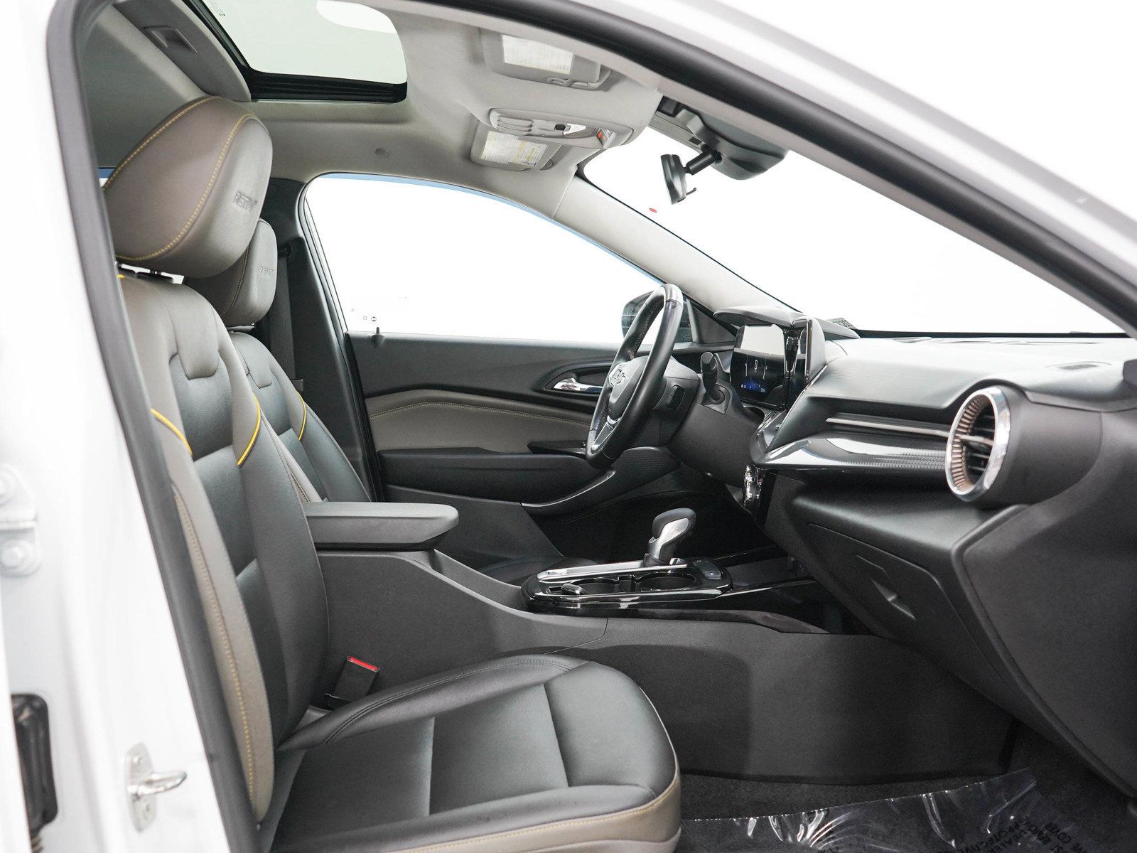 Used 2024 Chevrolet Trax ACTIV w/ Sunroof Package FWD image 11