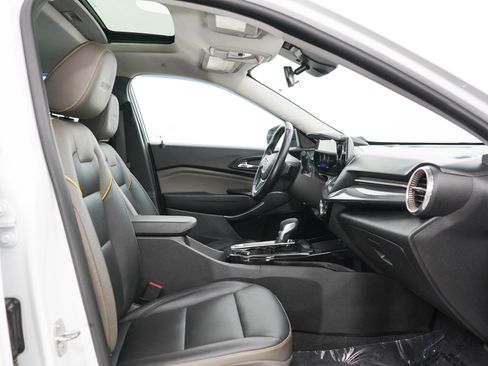 Used 2024 Chevrolet Trax ACTIV w/ Sunroof Package FWD image 11