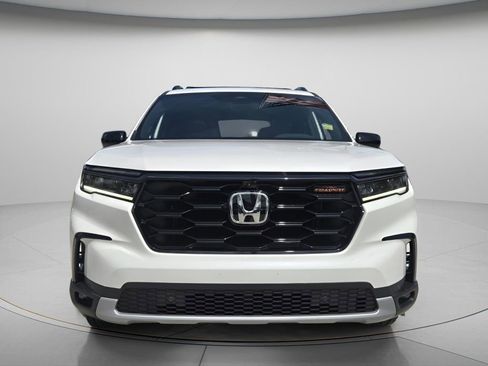 Certified 2024 Honda Pilot TrailSport image 5