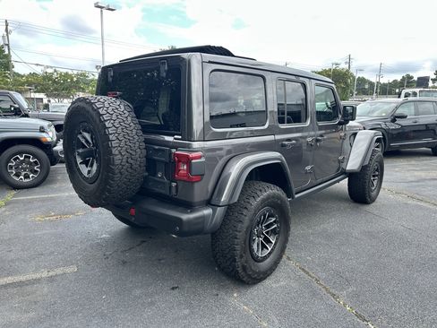 Used 2025 Jeep Wrangler Unlimited Rubicon AWD/4WD image 9