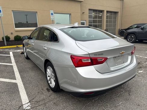 Used 2016 Chevrolet Malibu LT FWD image 3