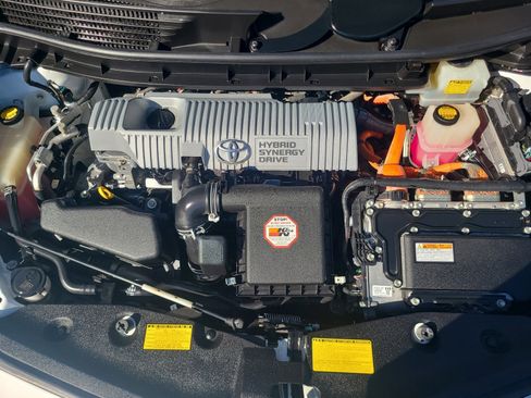 Used 2014 Toyota Prius V Three image 23