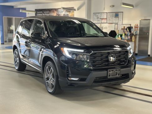 Used 2023 Honda Passport EX-L image 3