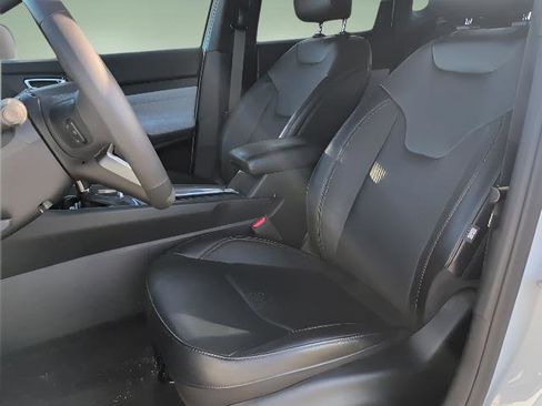 Used 2023 Jeep Compass Latitude image 10