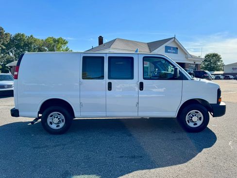 Used 2015 Chevrolet Express 2500 RWD image 6