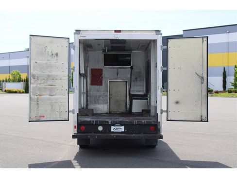 Used 2015 Chevrolet Express 3500 RWD image 10