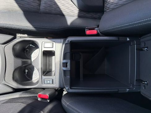 Used 2017 Nissan Rogue SV AWD/4WD image 25