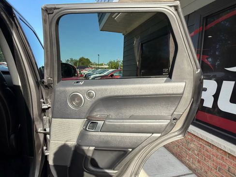 Used 2018 Land Rover Range Rover Sport HSE image 23