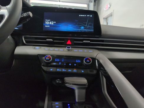 Certified 2023 Hyundai Elantra SEL w/ Convenience Package FWD image 19