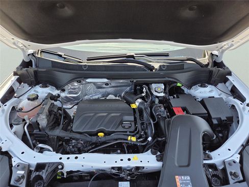 Used 2025 Chevrolet Trax LT w/ LT Convenience Package FWD image 26