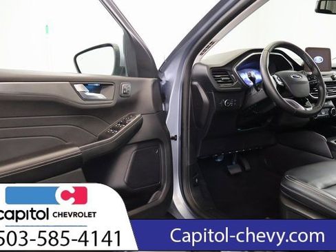 Used 2022 Ford Escape Titanium w/ Class II Trailer Tow Package AWD/4WD image 10