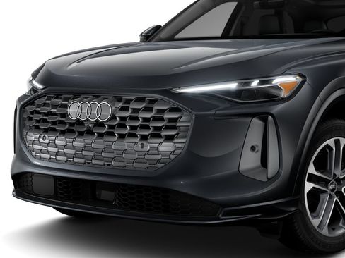 Certified 2025 Audi Q5 Premium AWD/4WD image 6