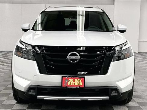 New 2025 Nissan Pathfinder Platinum w/ Lighting Package (N93) AWD/4WD image 15