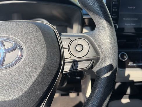 Used 2020 Toyota Corolla LE image 18