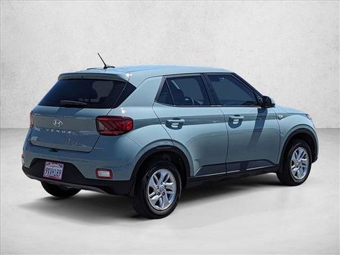 Certified 2026 Hyundai Venue SE FWD image 4