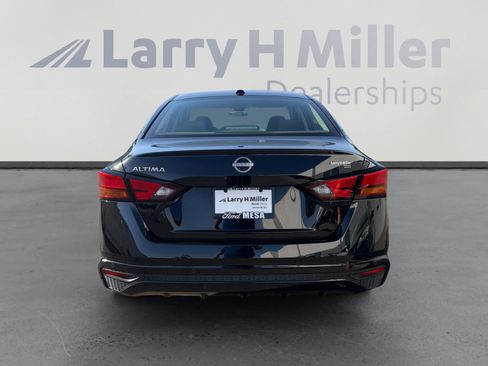 Used 2025 Nissan Altima 2.5 SV FWD image 4