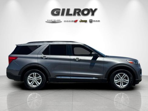 Used 2021 Ford Explorer XLT RWD image 3