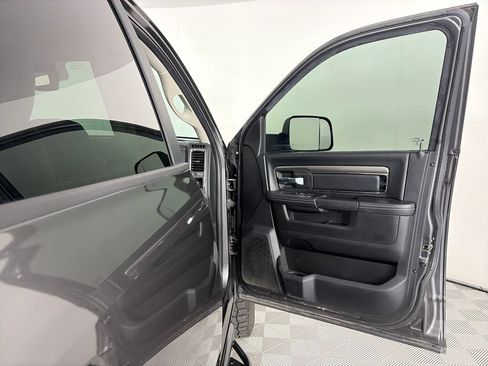 Used 2018 RAM 2500 Big Horn w/ Sport Appearance Group AWD/4WD image 29