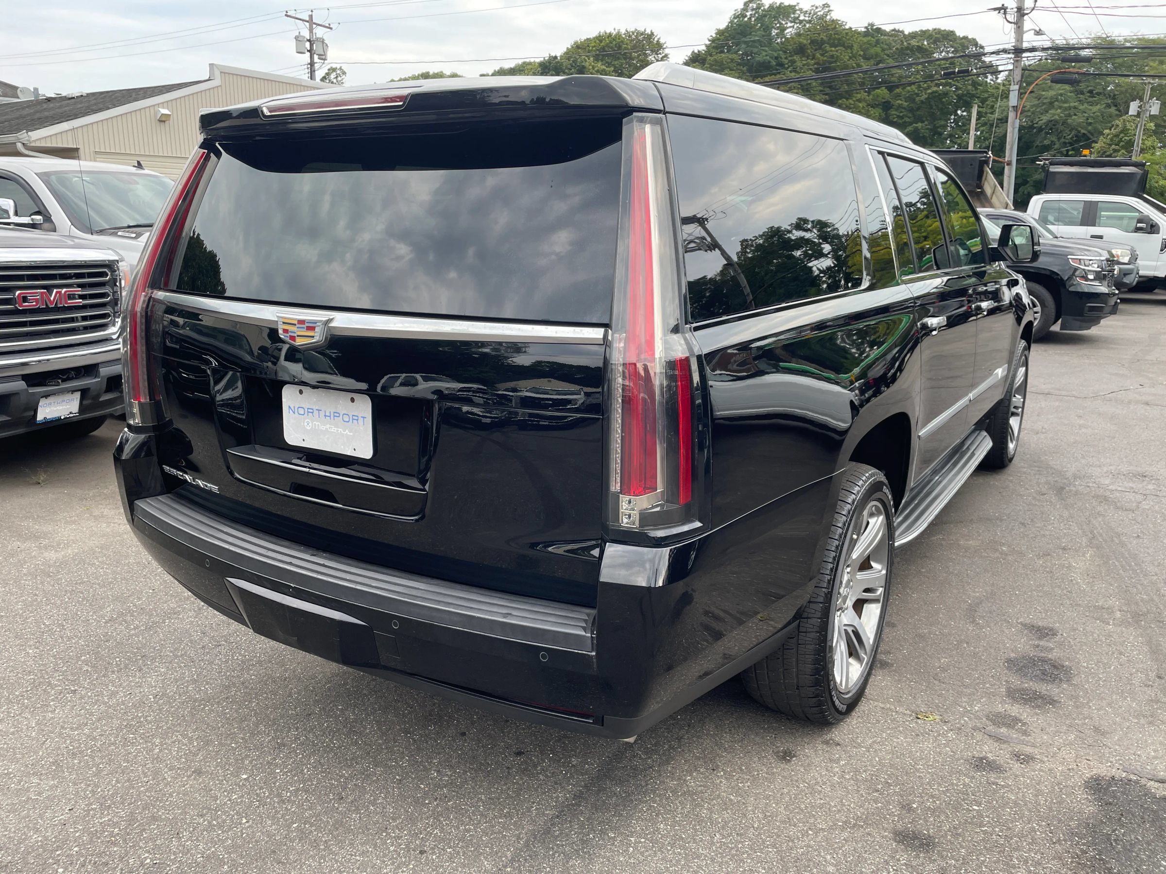 Used 2015 Cadillac Escalade ESV Luxury AWD/4WD image 5