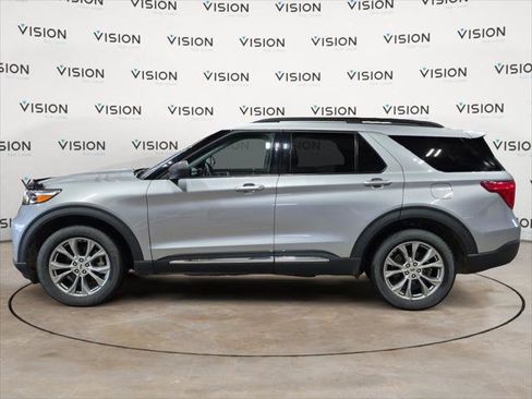 Used 2021 Ford Explorer XLT w/ Equipment Group 202A image 2