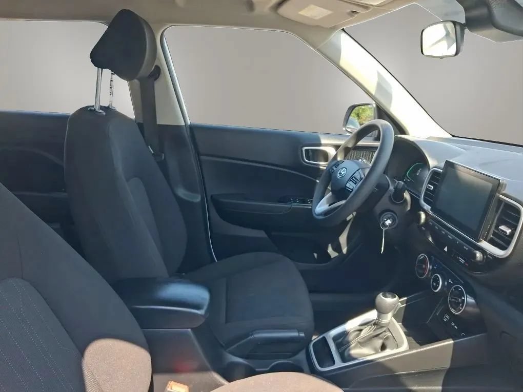 Used 2026 Hyundai Venue SE FWD image 32