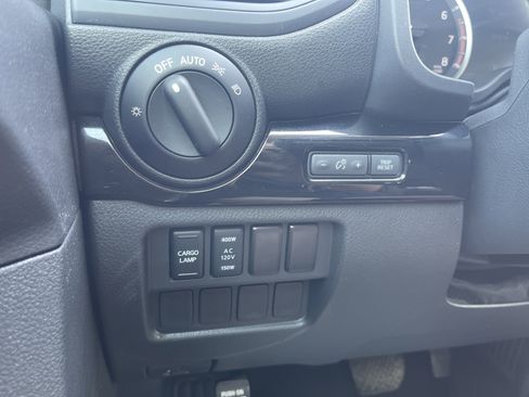 Used 2024 Nissan Titan SV w/ SV Convenience Package AWD/4WD image 21