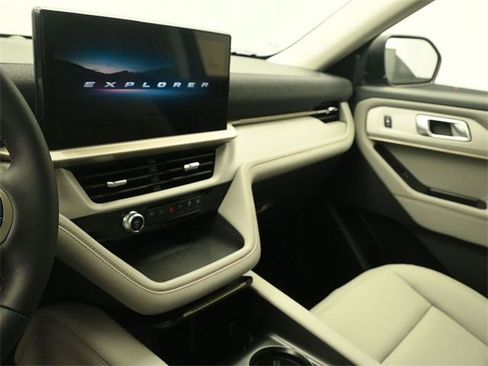 New 2025 Ford Explorer Active w/ Active Comfort Package image 12
