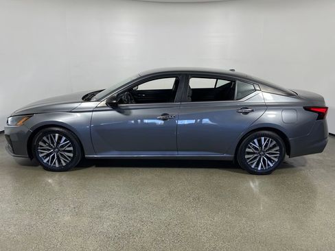 Used 2024 Nissan Altima 2.5 SV image 6