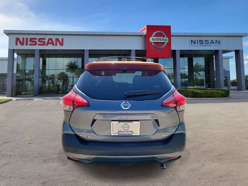 Used 2019 Nissan Kicks SR w/ SR Premium Package FWD image 3