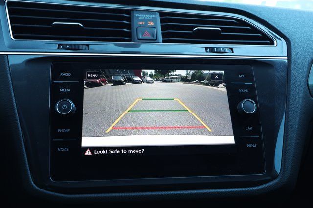 Used 2020 Volkswagen Tiguan SE AWD/4WD image 17