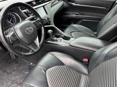 Used 2019 Toyota Camry SE image 4