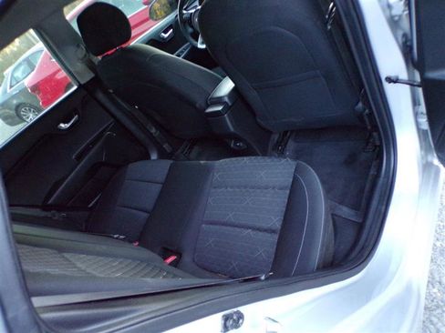 Used 2018 Kia Rio S image 23