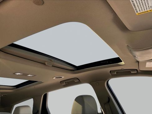 Used 2020 Buick Enclave Premium w/ Sun and Sites Package FWD image 27